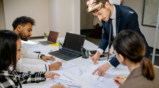 What Makes a Great Sales Team in Stock Broking? 6 Training Ideas That Work sales team in stock broking